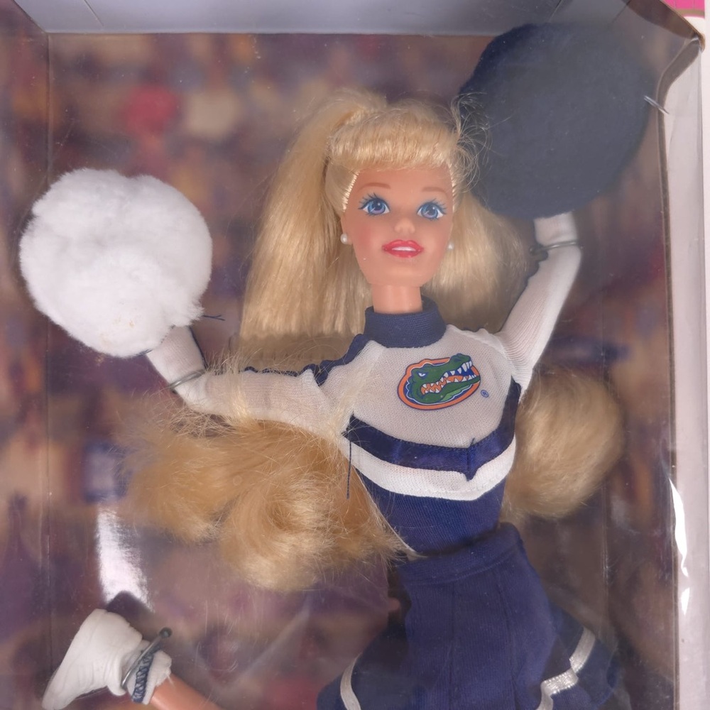 1996 VINTAGE BARBIE UNIVERSITY OF FLORIDA GATORS CHEERLEADER DOLL 17700 NIB - Picture 4 of 14